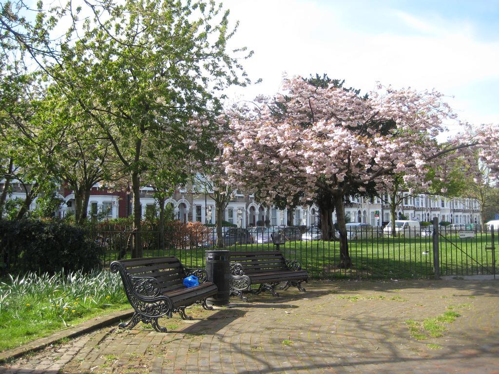Holmewood Homestay Londres Exterior foto